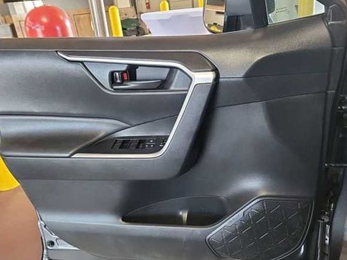 Used 2021 Toyota RAV4 LE image 9