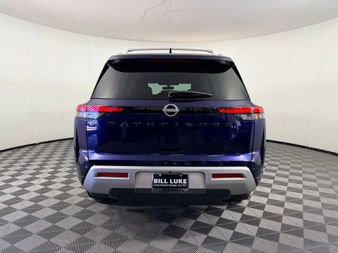 Used 2024 Nissan Pathfinder SL w/ Black Appearance Package FWD image 9