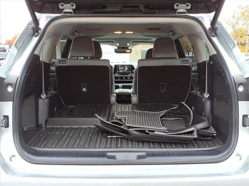 Used 2022 Toyota Highlander XLE image 14