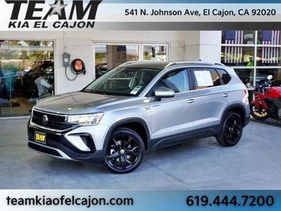 Used 2023 Volkswagen Taos SE w/ Black Wheel Package