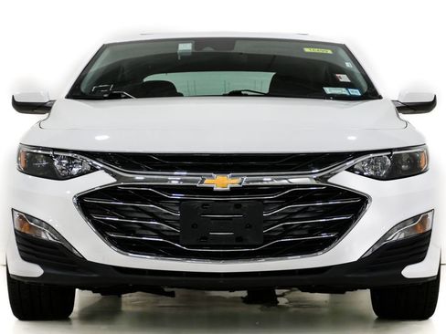Used 2023 Chevrolet Malibu LT FWD image 2
