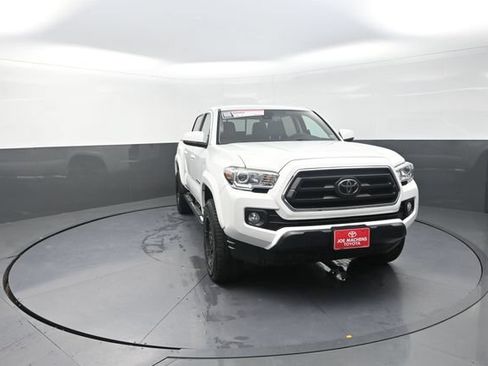 Used 2022 Toyota Tacoma SR5 AWD/4WD image 2