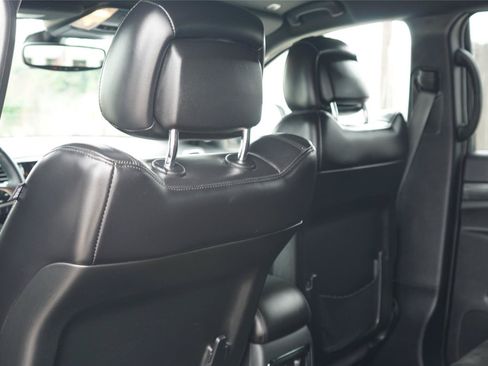 Used 2019 Jeep Grand Cherokee Altitude AWD/4WD image 22
