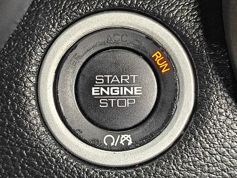 Used 2021 RAM 1500 Laramie AWD/4WD image 14