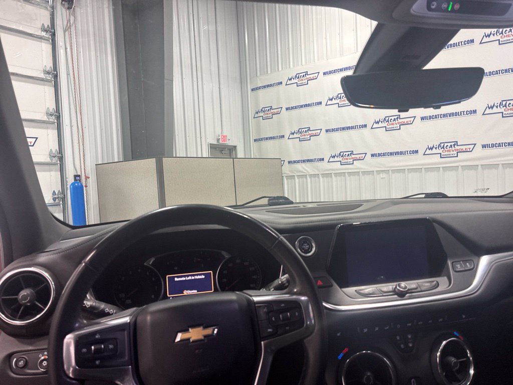 Used 2019 Chevrolet Blazer LT w/ Sound & Technology Package FWD image 2