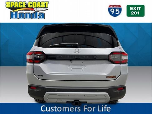 New 2025 Honda Pilot TrailSport image 4