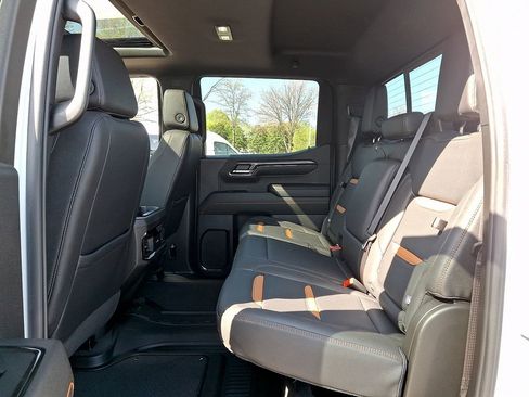 Used 2024 GMC Sierra 1500 AT4 w/ Technology Package AWD/4WD image 10