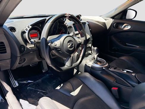 Used 2011 Nissan 370Z Touring w/ Sport Pkg RWD image 9
