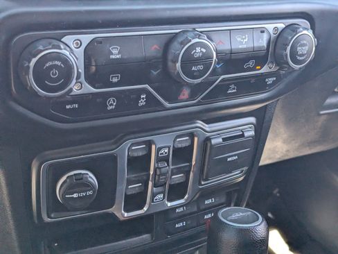 Used 2022 Jeep Gladiator Sport AWD/4WD image 21