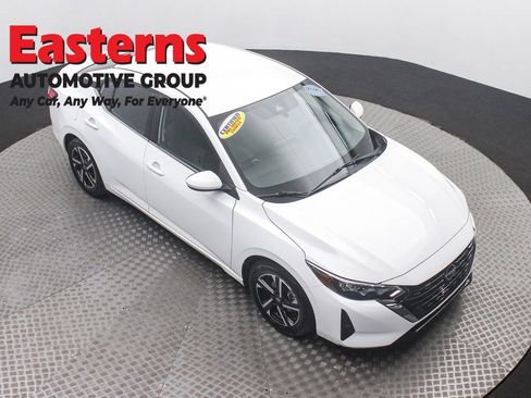 Used 2024 Nissan Sentra SV image 3