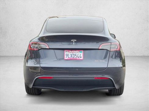 Used 2024 Tesla Model Y Long Range AWD/4WD image 7