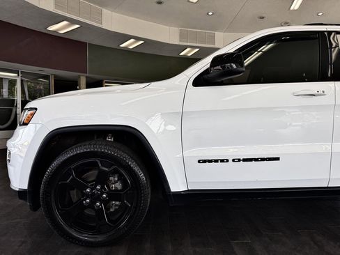 Used 2019 Jeep Grand Cherokee Laredo image 24