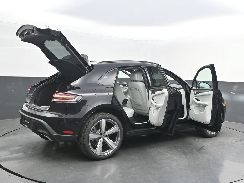 Certified 2026 Porsche Macan AWD/4WD image 37