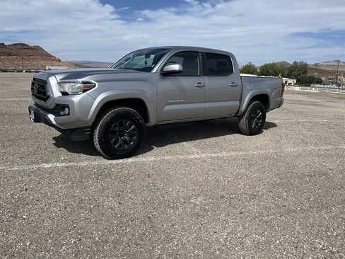 Used 2022 Toyota Tacoma SR5 AWD/4WD image 4