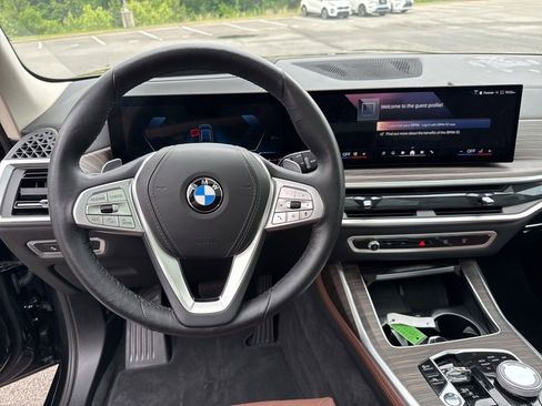 Used 2024 BMW X7 xDrive40i AWD/4WD image 13