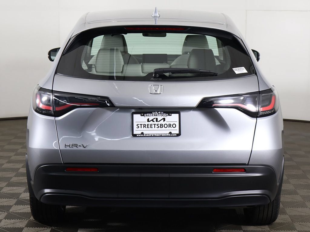 Used 2024 Honda HR-V LX image 9