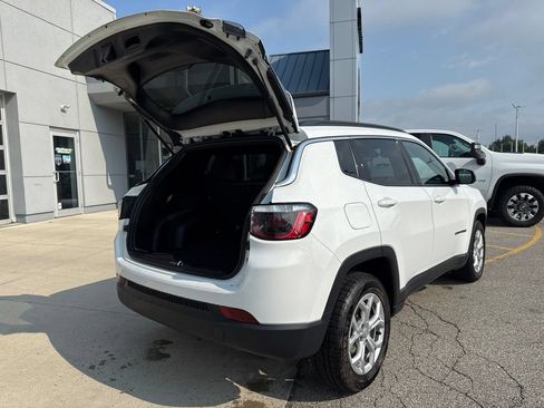 Used 2024 Jeep Compass Latitude AWD/4WD image 15