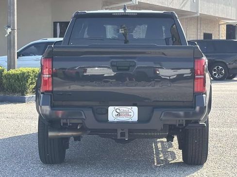 Used 2025 Toyota Tacoma TRD Sport AWD/4WD image 8