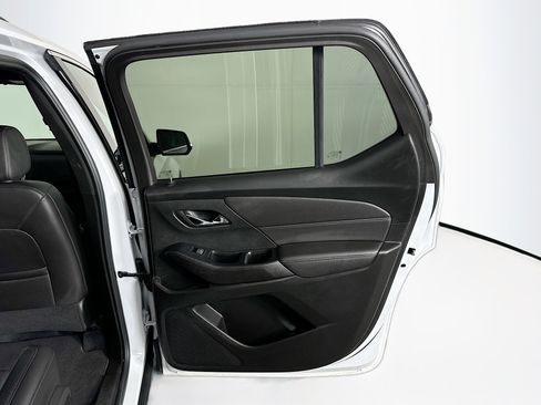 Used 2023 Chevrolet Traverse LT w/ Rear Camera Mirror Package image 31