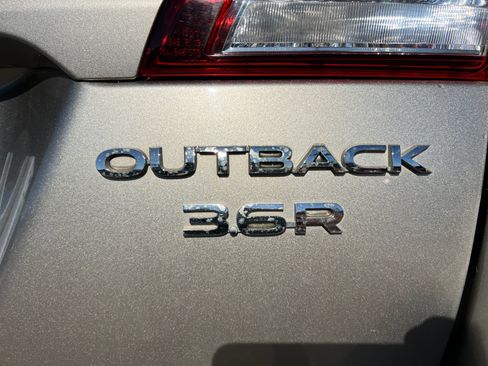 Used 2015 Subaru Outback 3.6R Limited AWD/4WD image 22