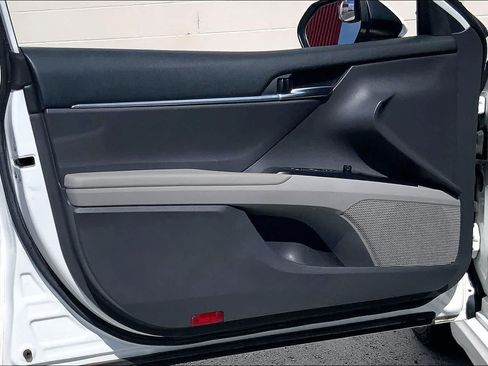 Used 2020 Toyota Camry SE w/ Sunroof Package FWD image 27