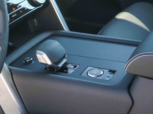 New 2026 Land Rover Discovery Dynamic SE AWD/4WD image 21