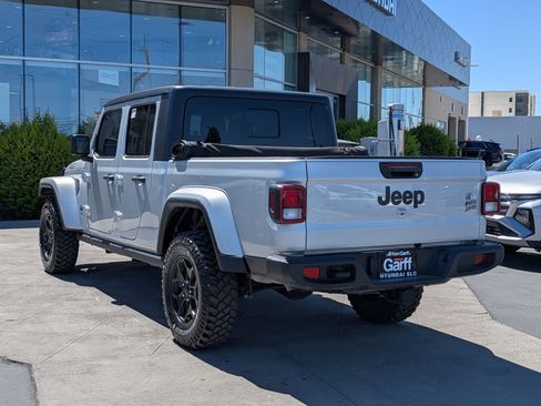 Used 2022 Jeep Gladiator Sport AWD/4WD image 7