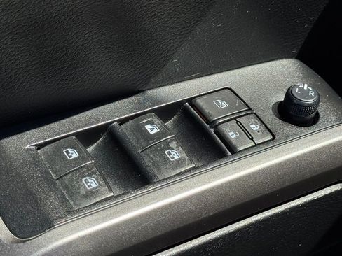 Used 2021 Toyota Tacoma SR5 RWD image 22