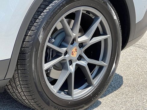 Certified 2025 Porsche Cayenne AWD/4WD image 14