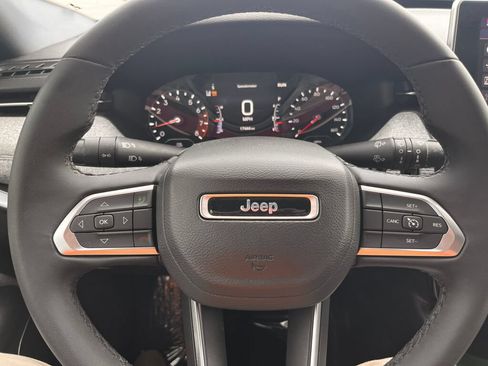 Used 2024 Jeep Compass Latitude AWD/4WD image 16