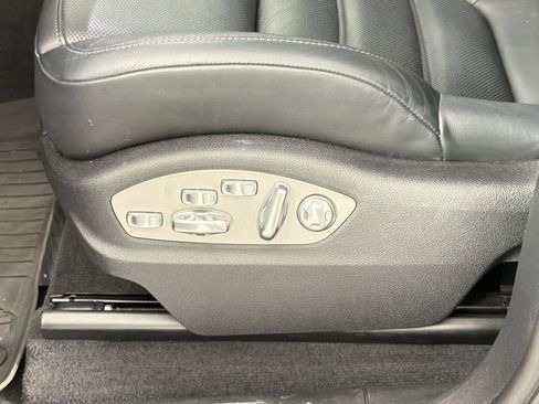 Certified 2023 Porsche Macan image 18