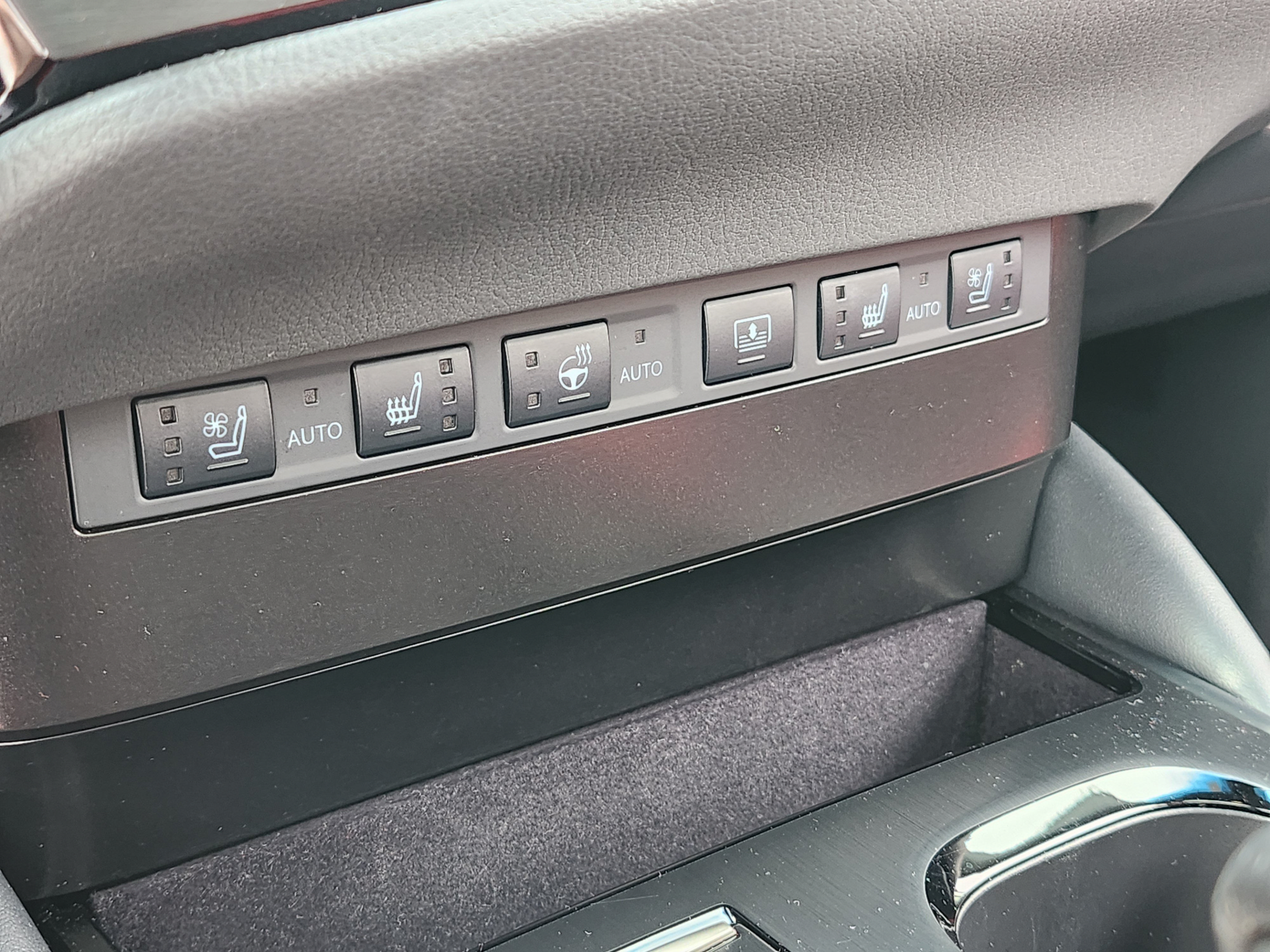 Used 2024 Lexus ES 300h F Sport w/ Accessory Package (Z2) FWD image 17