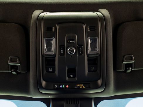 Used 2025 Chevrolet Tahoe Z71 w/ Comfort Package image 28