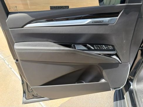 Certified 2025 Cadillac Escalade ESV Premium Luxury RWD image 9
