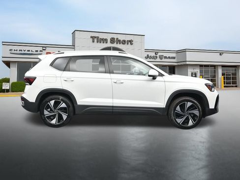 Used 2026 Volkswagen Taos SE AWD/4WD image 6