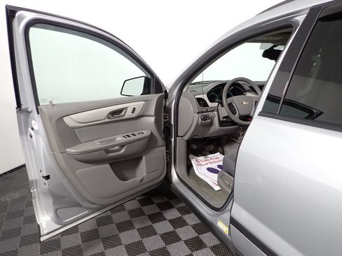 Used 2017 Chevrolet Traverse LS FWD image 18