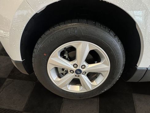 Used 2019 Ford Edge SE w/ SE Fleet Driver's Package image 9