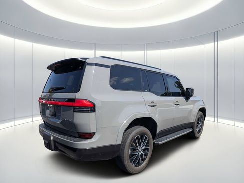 Used 2024 Lexus GX 550 w/ Cold Area Package AWD/4WD image 4