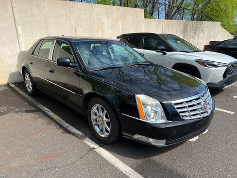 Used 2010 Cadillac DTS Luxury FWD image 2