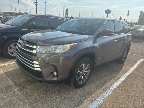 Used 2019 Toyota Highlander XLE FWD image 9