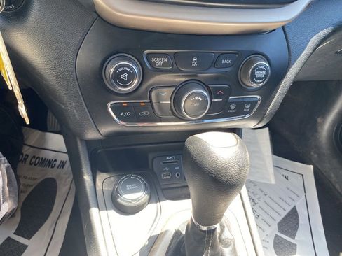 Used 2014 Jeep Cherokee Latitude image 16