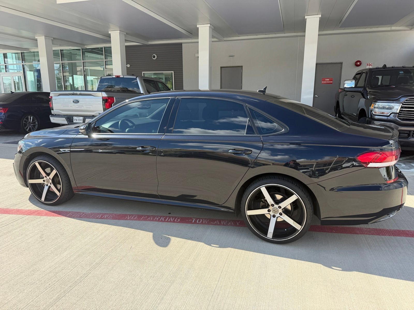 Used 2021 Volkswagen Passat 2.0T R-Line FWD image 3