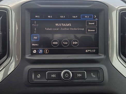 Used 2022 Chevrolet Silverado 2500 Custom RWD image 17