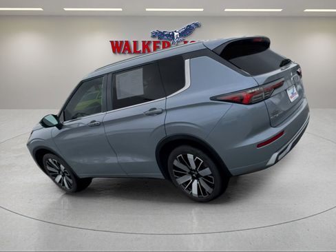 Used 2025 Mitsubishi Outlander SEL image 2