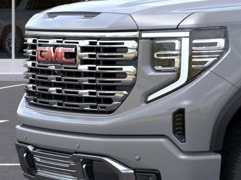 Used 2025 GMC Sierra 1500 Denali AWD/4WD image 13
