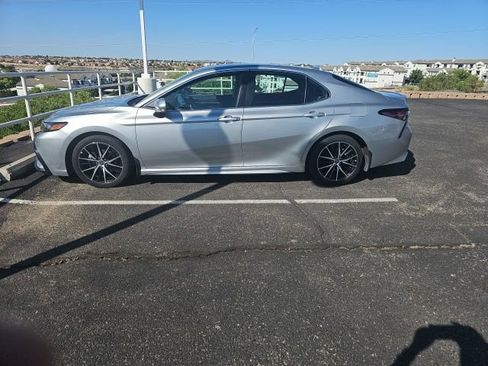Used 2022 Toyota Camry SE AWD/4WD image 2