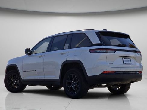 Used 2024 Jeep Grand Cherokee Altitude AWD/4WD image 6