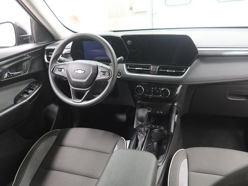 Used 2025 Chevrolet TrailBlazer LT AWD/4WD image 14
