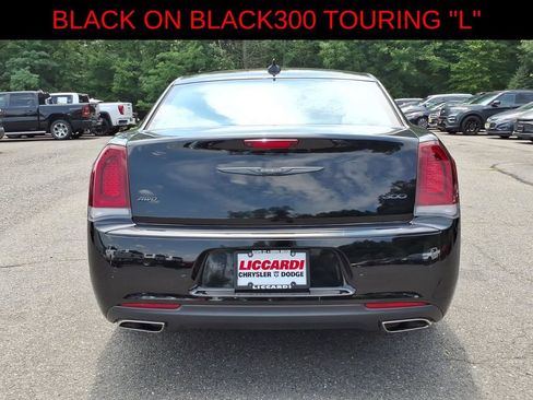Used 2022 Chrysler 300 Touring L w/ Popular Equipment Group AWD/4WD image 5