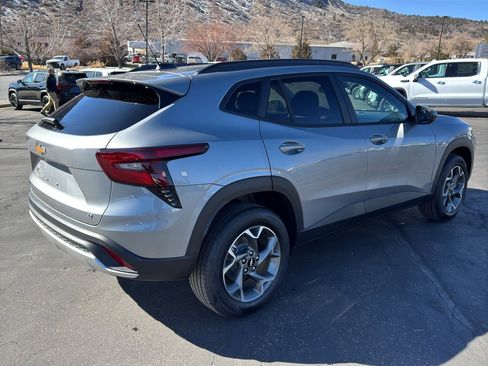 New 2026 Chevrolet Trax LT w/ LT Convenience Package image 7